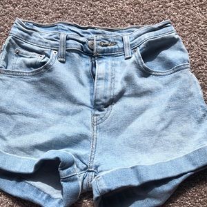 Levi straus perfect rolled shorts midi waist